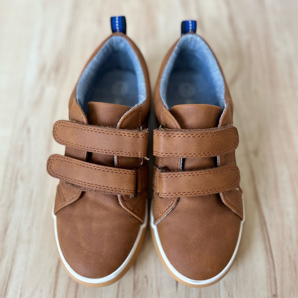 Cat & Jack boys Velcro shoes